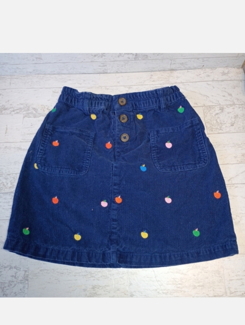 NWOT Mini Boden Navy Corduroy Skirt with Multicolor Apple Embroidery